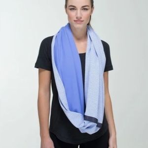 Lululemon vinyasa scarf periwinkle blue striped reversible convertible